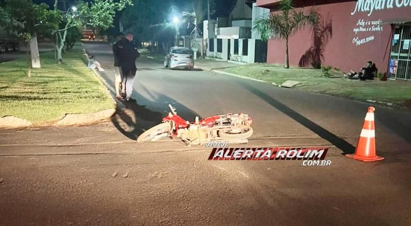 Acidente entre carro e motocicleta foi registrado no bairro Planalto, em Rolim de Moura Acidente entre carro e motocicleta foi registrado no bairro Planalto, em Rolim de Moura