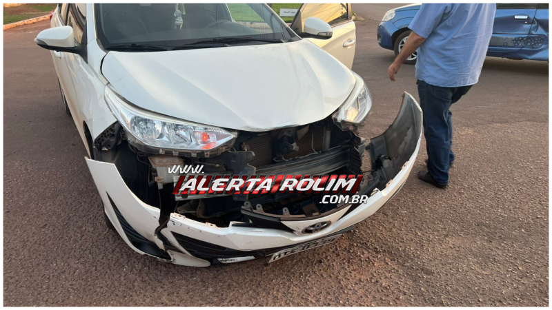 Acidente entre dois carros é registrado no bairro Boa Esperança, em Rolim de Moura Acidente entre dois carros é registrado no bairro Boa Esperança, em Rolim de Moura
