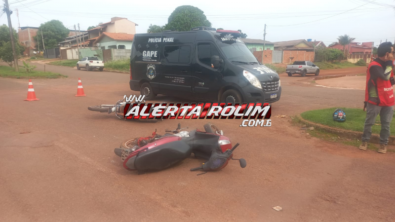 Acidente entre duas motocicletas é registrado no bairro Industrial em Rolim de Moura Acidente entre duas motocicletas é registrado no bairro Industrial em Rolim de Moura