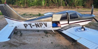 Avião com meia tonelada de droga é apreendido em Machadinho d’Oeste em ação da PF com PM de RO e MT Avião com meia tonelada de droga é apreendido em Machadinho d’Oeste em ação da PF com PM de RO e MT