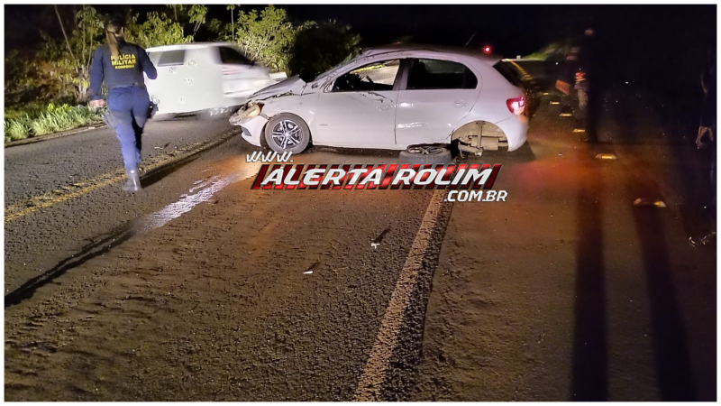 Carro capotou após colisão com outro veículo na RO-479, em Rolim de Moura Carro capotou após colisão com outro veículo na RO-479, em Rolim de Moura