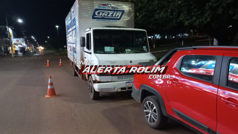 Colisão entre três veículos é registrada na Avenida 25 de Agosto em Rolim de Moura Colisão entre três veículos é registrada na Avenida 25 de Agosto em Rolim de Moura