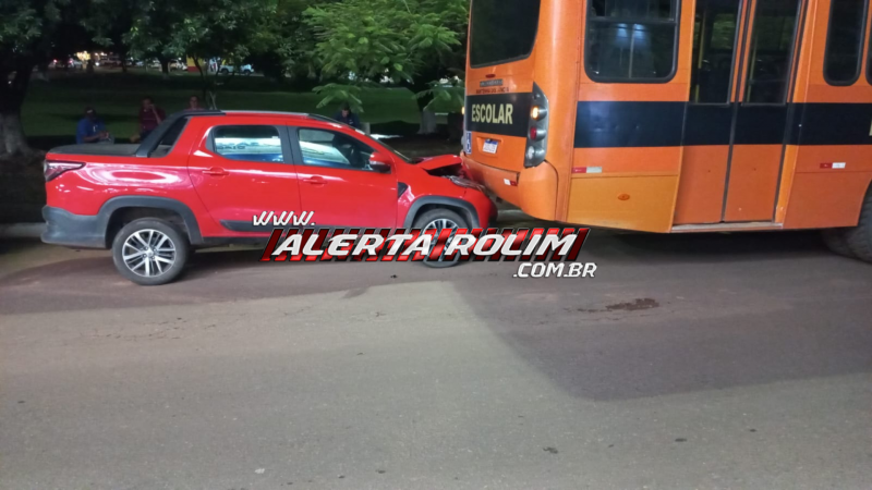 Colisão entre três veículos é registrada na Avenida 25 de Agosto em Rolim de Moura Colisão entre três veículos é registrada na Avenida 25 de Agosto em Rolim de Moura