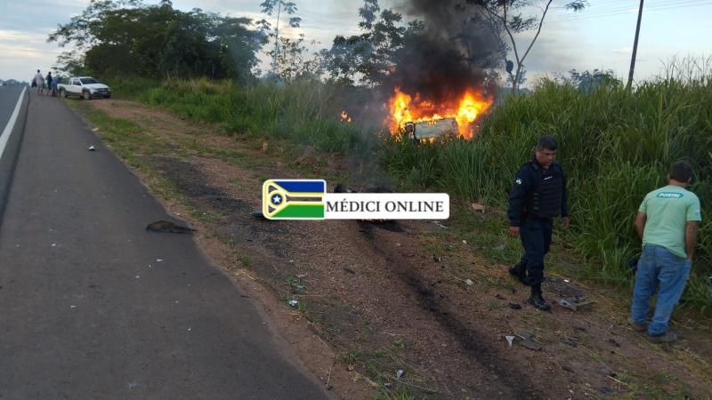 Grave acidente deixa duas vítimas fatais próximo na BR 364 à ponte do Rio Leitão, em Presidente Médici Grave acidente deixa duas vítimas fatais próximo na BR 364 à ponte do Rio Leitão, em Presidente Médici