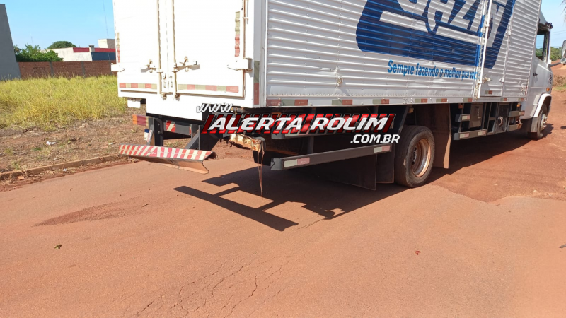 Motociclista fica ferido em colisão com caminhão no bairro Cidade Alta, em Rolim de Moura Motociclista fica ferido em colisão com caminhão no bairro Cidade Alta, em Rolim de Moura