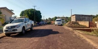 Mulher é assassinada com várias facadas na cidade de Colorado do Oeste; homem também esfaqueado sobreviveu e pediu socorro Mulher é assassinada com várias facadas na cidade de Colorado do Oeste; homem também esfaqueado sobreviveu e pediu socorro