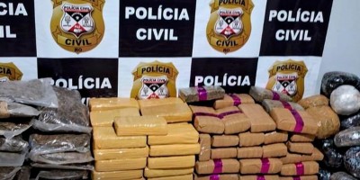 Polícia Civil e Ibama apreendem quase 200 kg de drogas em operação no Rio Guaporé Polícia Civil e Ibama apreendem quase 200 kg de drogas em operação no Rio Guaporé