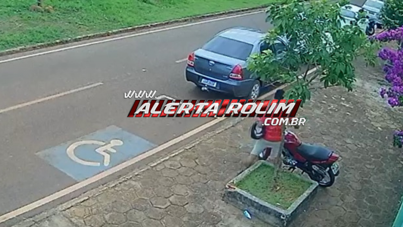 Polícia Militar recuperou moto furtada e descobriu que autor é o mesmo criminoso que esfaqueou mulher durante roubo em Rolim de Moura Polícia Militar recuperou moto furtada e descobriu que autor é o mesmo criminoso que esfaqueou mulher durante roubo em Rolim de Moura