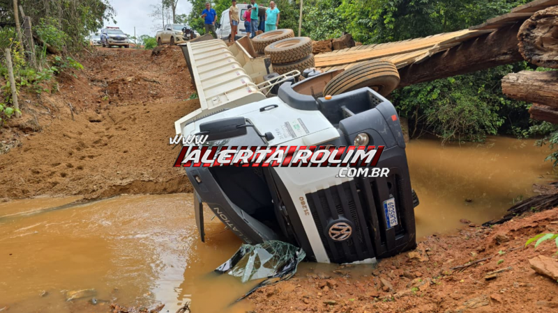 Ponte cede e caminhão caiu em rio na zona rural de Nova Brasilândia Ponte cede e caminhão caiu em rio na zona rural de Nova Brasilândia