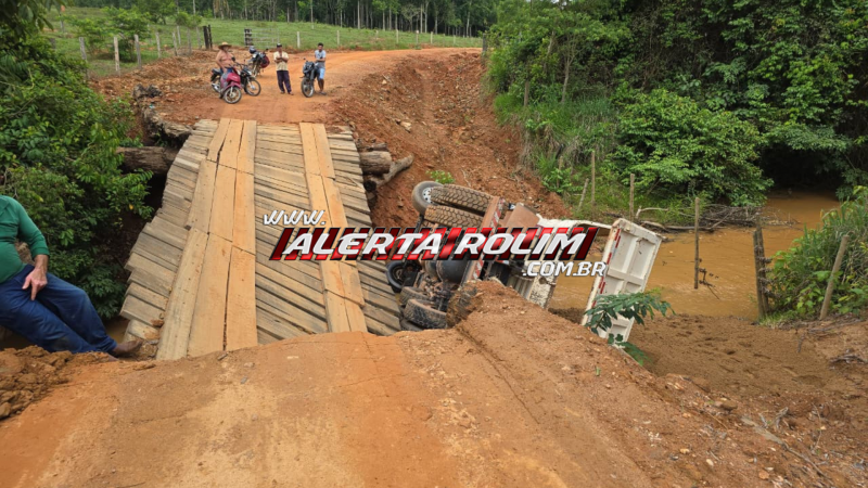 Ponte cede e caminhão caiu em rio na zona rural de Nova Brasilândia Ponte cede e caminhão caiu em rio na zona rural de Nova Brasilândia