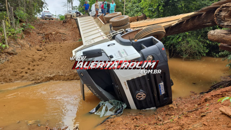 Ponte cede e caminhão caiu em rio na zona rural de Nova Brasilândia Ponte cede e caminhão caiu em rio na zona rural de Nova Brasilândia