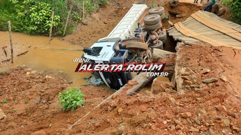 Ponte cede e caminhão caiu em rio na zona rural de Nova Brasilândia Ponte cede e caminhão caiu em rio na zona rural de Nova Brasilândia
