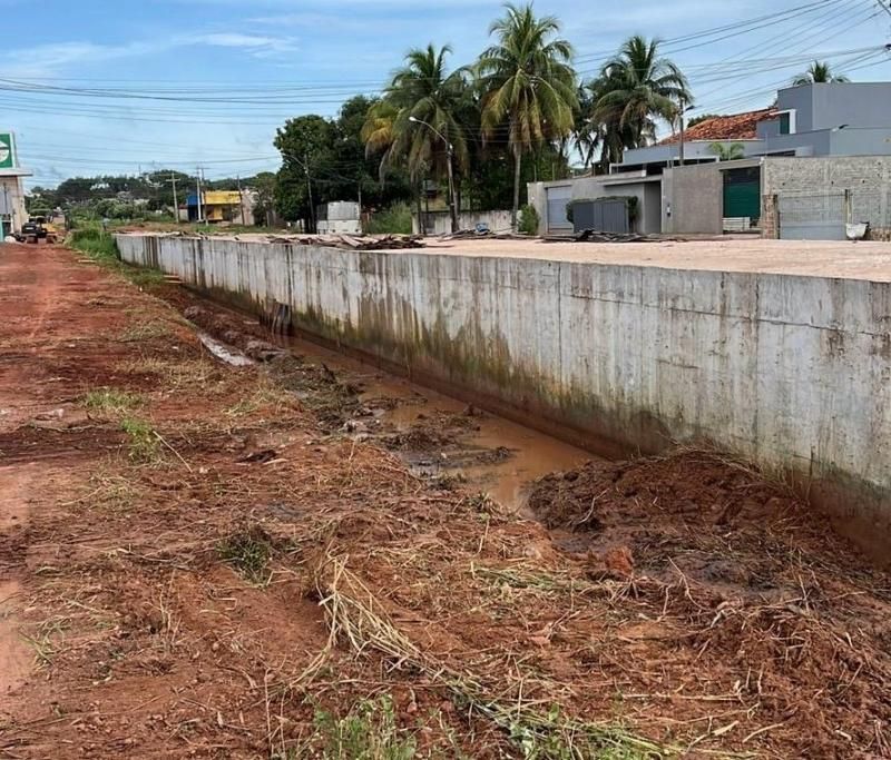 Prefeitura retoma obra na região central com pavimentação e drenagem na rua Rio Branco Prefeitura retoma obra na região central com pavimentação e drenagem na rua Rio Branco