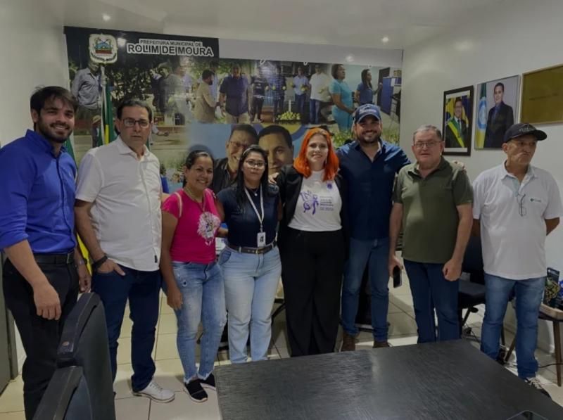 Rolim de Moura- Representantes do Grupo Fibro e Bem-Estar se reúne com prefeito Aldo Júlio e deputado Jean Mendonça para discutir ações voltadas as pessoas com fibromialgia Rolim de Moura- Representantes do Grupo Fibro e Bem-Estar se reúne com prefeito Aldo Júlio e deputado Jean Mendonça para discutir ações voltadas as pessoas com fibromialgia