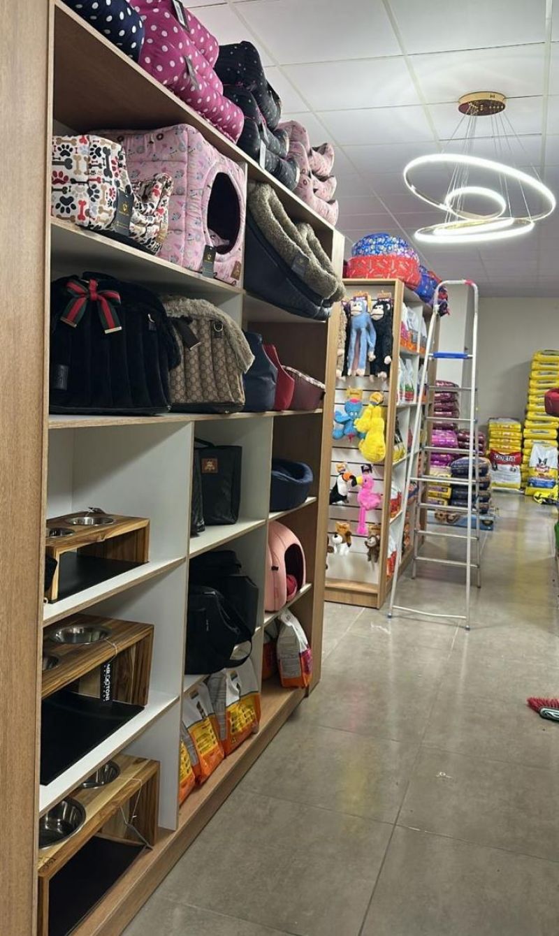 Vende se a Casa De Ração anjos de patas em Rolim de moura frente ao Santa Helena Vende se a Casa De Ração anjos de patas em Rolim de moura frente ao Santa Helena