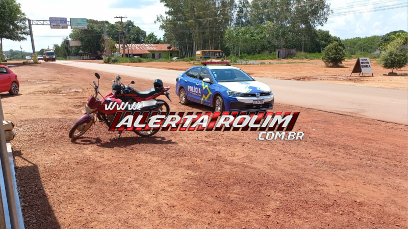 Acidente de trânsito envolvendo duas motos deixa um dos condutores com fratura exposta em uma das pernas, em Rolim de Moura Acidente de trânsito envolvendo duas motos deixa um dos condutores com fratura exposta em uma das pernas, em Rolim de Moura