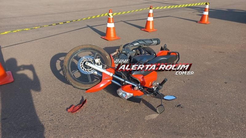 Acidente entre carro e moto é registrado no centro de Rolim de Moura Acidente entre carro e moto é registrado no centro de Rolim de Moura