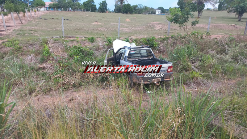 Condutor perdeu o controle de picape e colidiu em barranco na RO-383, entre Santa Luzia e Rolim de Moura Condutor perdeu o controle de picape e colidiu em barranco na RO-383, entre Santa Luzia e Rolim de Moura