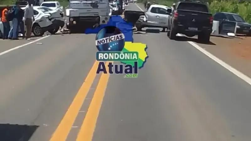 Grave acidente interdita BR-364 entre Ji-Paraná e Ouro Preto do Oeste e destrói veículos Grave acidente interdita BR-364 entre Ji-Paraná e Ouro Preto do Oeste e destrói veículos