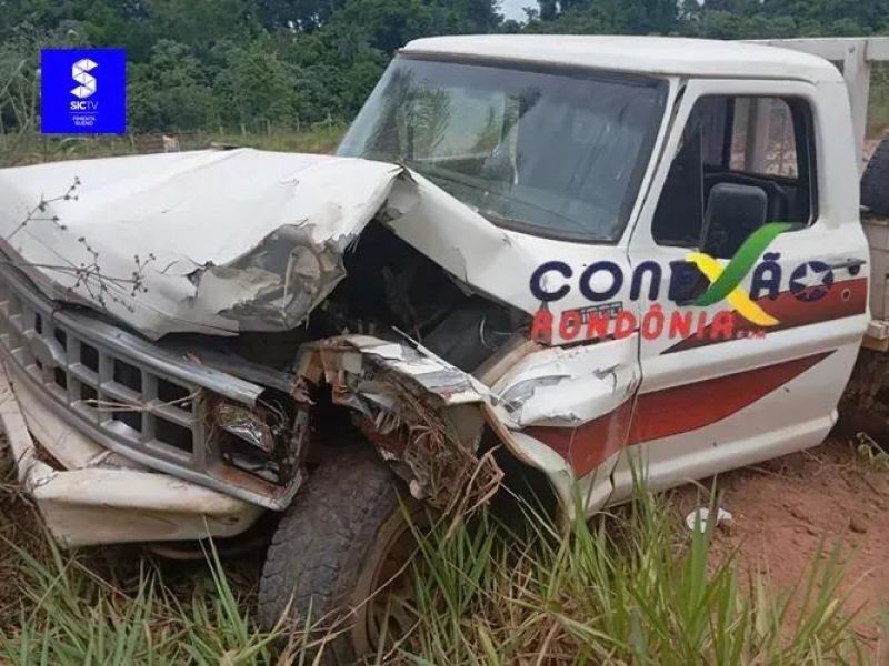 Jovem de 25 anos morre em colisão entre motocicleta e caminhonete em Cacoal Jovem de 25 anos morre em colisão entre motocicleta e caminhonete em Cacoal