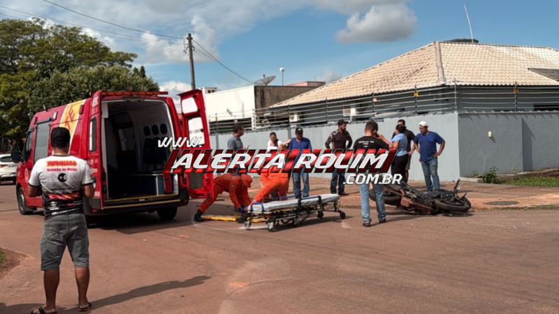 Motociclista é socorrido em estado grave após colisão com carro em Rolim de Moura Motociclista é socorrido em estado grave após colisão com carro em Rolim de Moura