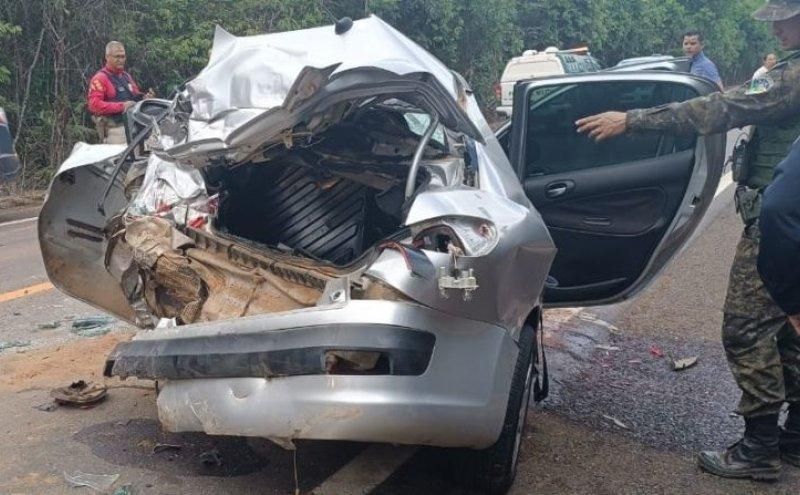 PM age com rapidez, controla incêndio e salva família presa às ferragens em grave acidente na BR-364 PM age com rapidez, controla incêndio e salva família presa às ferragens em grave acidente na BR-364