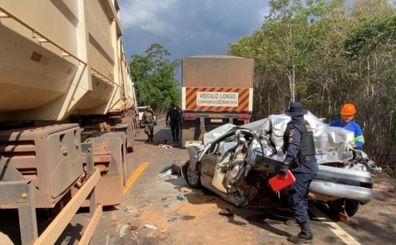 PM age com rapidez, controla incêndio e salva família presa às ferragens em grave acidente na BR-364 PM age com rapidez, controla incêndio e salva família presa às ferragens em grave acidente na BR-364