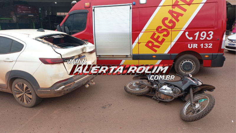 Motociclista foi socorrido após bater na traseira de carro nesta tarde, em Rolim de Moura Motociclista foi socorrido após bater na traseira de carro nesta tarde, em Rolim de Moura
