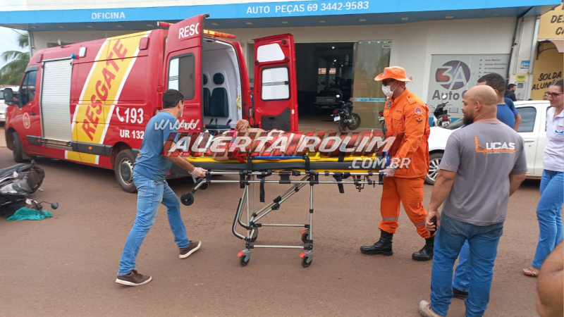 Motociclista foi socorrido após bater na traseira de carro nesta tarde, em Rolim de Moura Motociclista foi socorrido após bater na traseira de carro nesta tarde, em Rolim de Moura