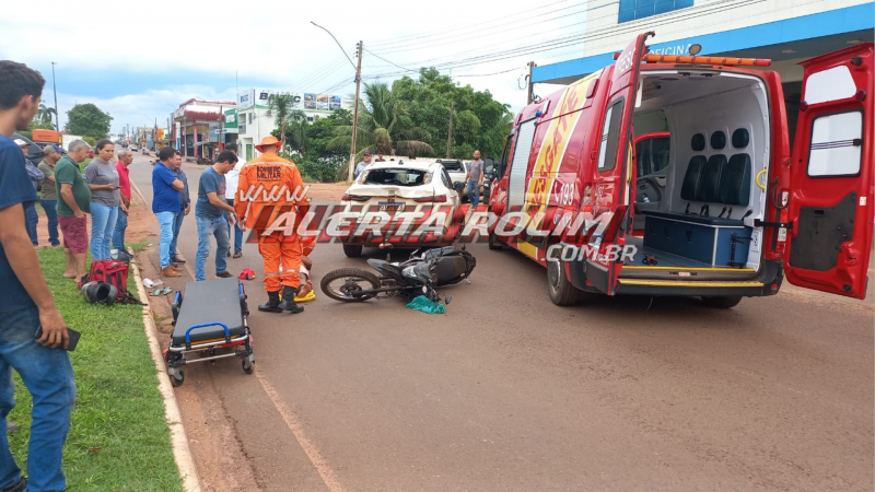 Motociclista foi socorrido após bater na traseira de carro nesta tarde, em Rolim de Moura Motociclista foi socorrido após bater na traseira de carro nesta tarde, em Rolim de Moura