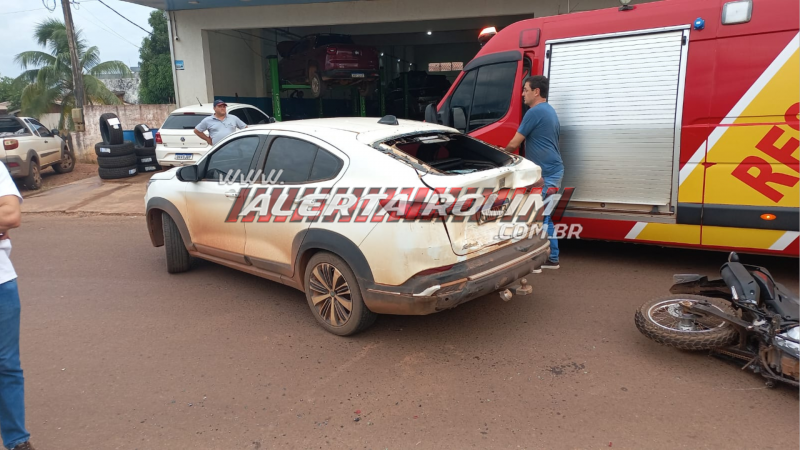 Motociclista foi socorrido após bater na traseira de carro nesta tarde, em Rolim de Moura Motociclista foi socorrido após bater na traseira de carro nesta tarde, em Rolim de Moura