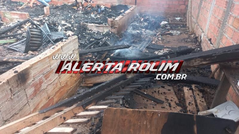 URGENTE - Incêndio em residência deixa duas crianças mortas em Rolim de Moura URGENTE - Incêndio em residência deixa duas crianças mortas em Rolim de Moura