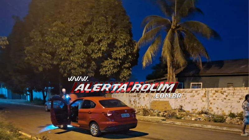 VÍDEO - Colisão entre dois carros termina com veículo atingindo muro e portão de residência em Rolim de Moura VÍDEO - Colisão entre dois carros termina com veículo atingindo muro e portão de residência em Rolim de Moura