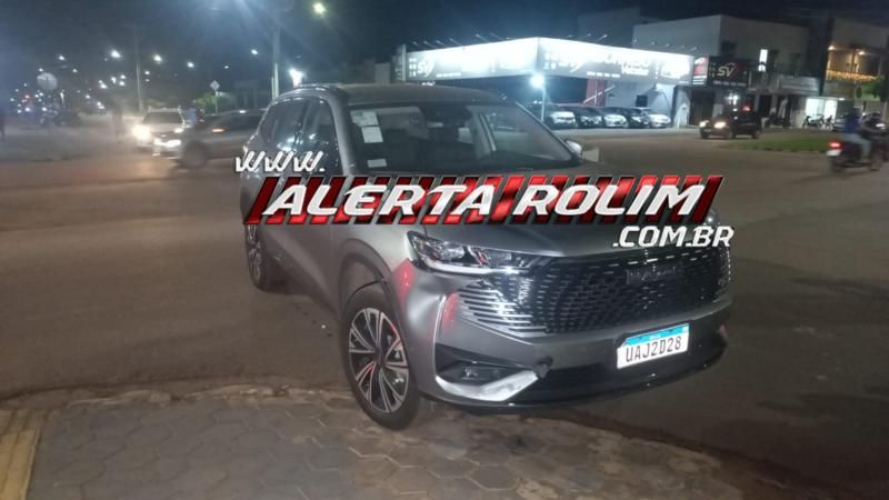 Colisão entre carro e motoneta deixa mãe e filha feridas no centro de Rolim de Moura Colisão entre carro e motoneta deixa mãe e filha feridas no centro de Rolim de Moura