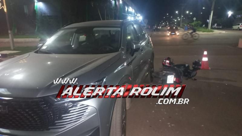 Colisão entre carro e motoneta deixa mãe e filha feridas no centro de Rolim de Moura Colisão entre carro e motoneta deixa mãe e filha feridas no centro de Rolim de Moura