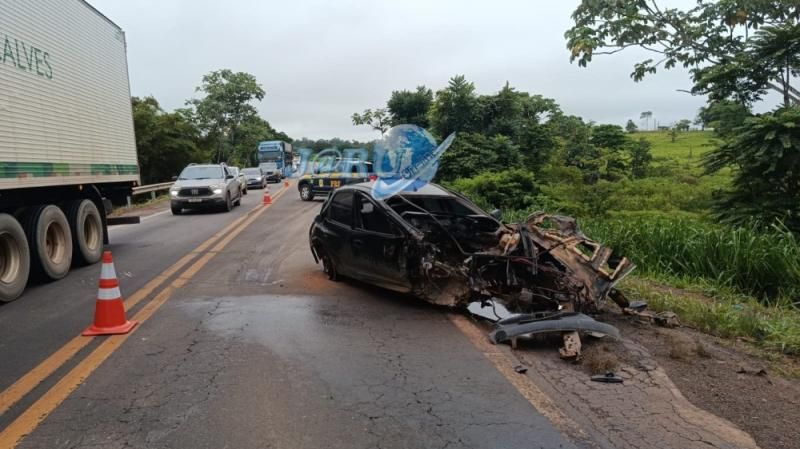 Gravíssimo acidente é registrado na Curva do km 433 na BR 364 Gravíssimo acidente é registrado na Curva do km 433 na BR 364
