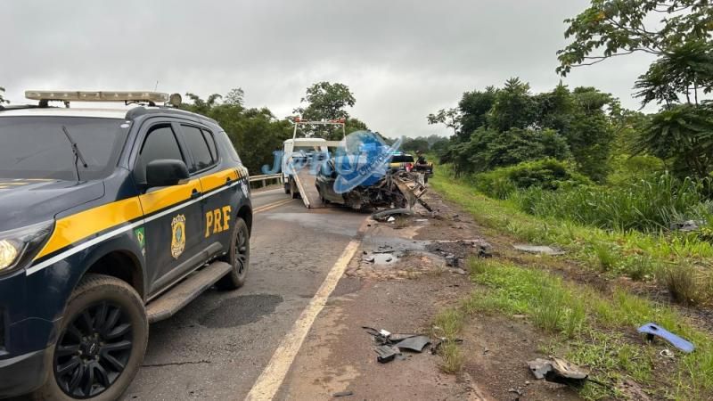 Gravíssimo acidente é registrado na Curva do km 433 na BR 364 Gravíssimo acidente é registrado na Curva do km 433 na BR 364