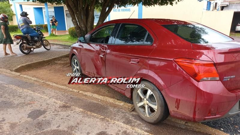 Motociclista fica ferido após colisão com carro em Rolim de Moura Motociclista fica ferido após colisão com carro em Rolim de Moura