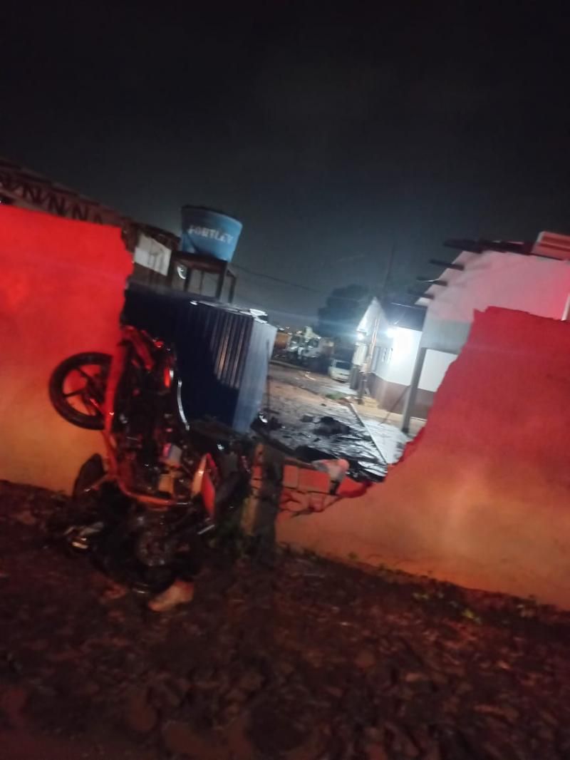 URGENTE - Motociclista morre após violenta colisão contra muro da Secretaria de Obras em Rolim de Moura URGENTE - Motociclista morre após violenta colisão contra muro da Secretaria de Obras em Rolim de Moura