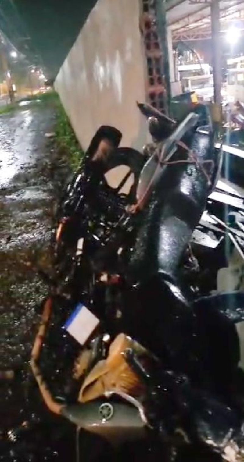 URGENTE - Motociclista morre após violenta colisão contra muro da Secretaria de Obras em Rolim de Moura URGENTE - Motociclista morre após violenta colisão contra muro da Secretaria de Obras em Rolim de Moura