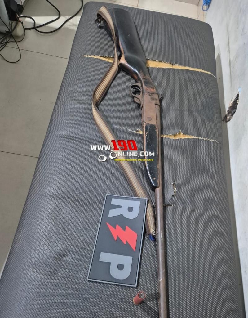 Alta Floresta – Homem é preso após ameaçar familiares com armas em aldeia Alta Floresta – Homem é preso após ameaçar familiares com armas em aldeia