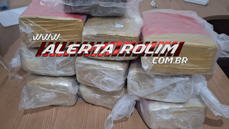 Casal foi preso com mais de 10 kg de drogas pela PM, no distrito em Nova Estrela/RO Casal foi preso com mais de 10 kg de drogas pela PM, no distrito em Nova Estrela/RO