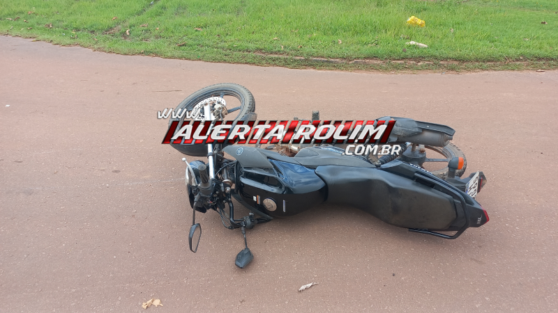 Colisão na Avenida Recife termina com carro contra árvore e motociclista ferido Colisão na Avenida Recife termina com carro contra árvore e motociclista ferido