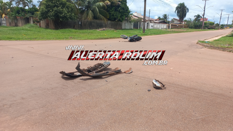 Colisão na Avenida Recife termina com carro contra árvore e motociclista ferido Colisão na Avenida Recife termina com carro contra árvore e motociclista ferido