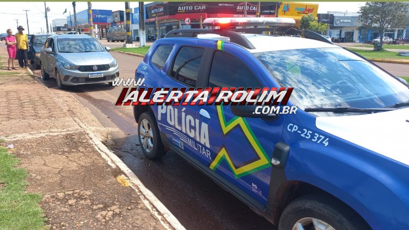 Vídeo - Dois carros colidem em cruzamento semafórico de Rolim de Moura Vídeo - Dois carros colidem em cruzamento semafórico de Rolim de Moura