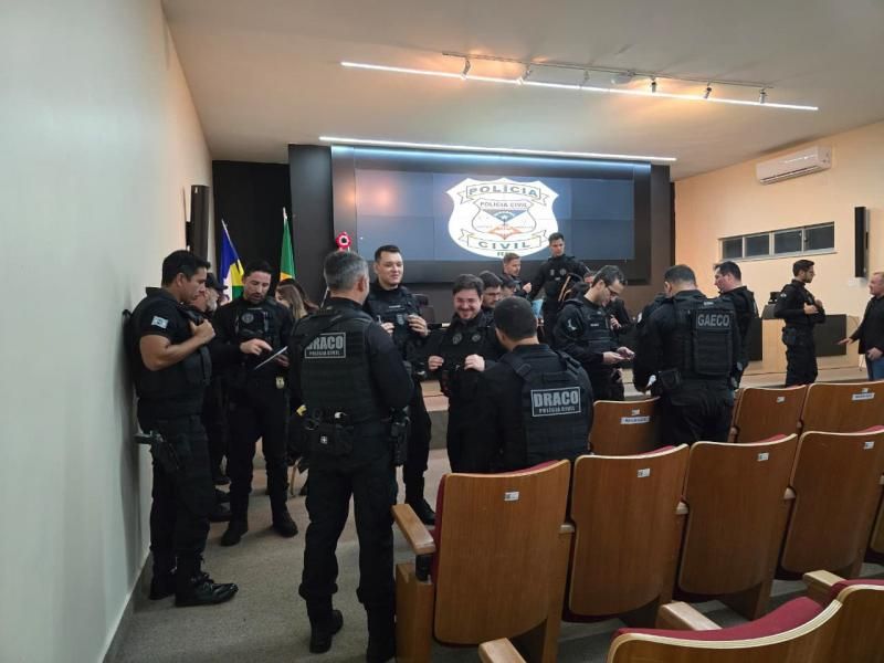 VIDEO: POLÍCIA CIVIL DEFLAGRA OPERAÇÃO SUTURA E DESARTICULA ORGANIZAÇÃO CRIMINOSA EM PORTO VELHO VIDEO: POLÍCIA CIVIL DEFLAGRA OPERAÇÃO SUTURA E DESARTICULA ORGANIZAÇÃO CRIMINOSA EM PORTO VELHO