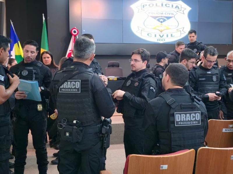 VIDEO: POLÍCIA CIVIL DEFLAGRA OPERAÇÃO SUTURA E DESARTICULA ORGANIZAÇÃO CRIMINOSA EM PORTO VELHO VIDEO: POLÍCIA CIVIL DEFLAGRA OPERAÇÃO SUTURA E DESARTICULA ORGANIZAÇÃO CRIMINOSA EM PORTO VELHO