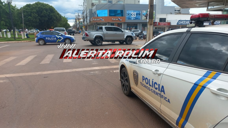 Vídeo - Acidente de trânsito envolvendo carro e caminhonete deixou uma pessoa ferida no centro de Rolim de Moura Vídeo - Acidente de trânsito envolvendo carro e caminhonete deixou uma pessoa ferida no centro de Rolim de Moura