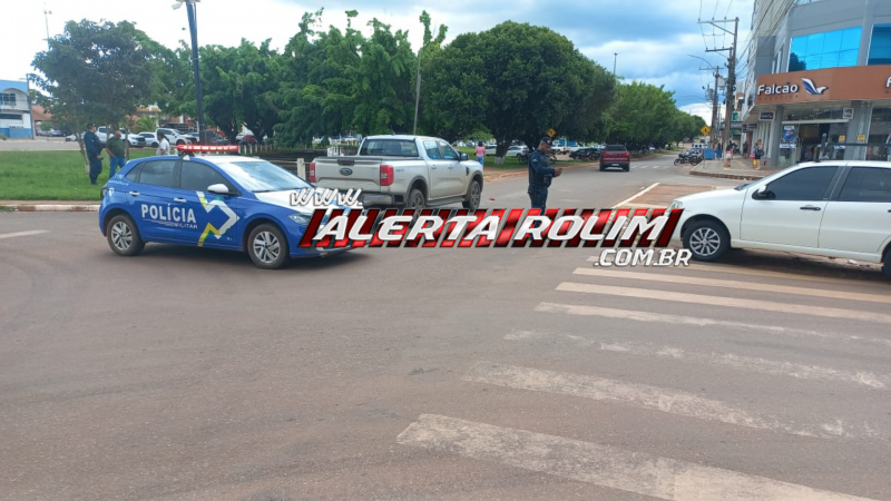 Vídeo - Acidente de trânsito envolvendo carro e caminhonete deixou uma pessoa ferida no centro de Rolim de Moura Vídeo - Acidente de trânsito envolvendo carro e caminhonete deixou uma pessoa ferida no centro de Rolim de Moura