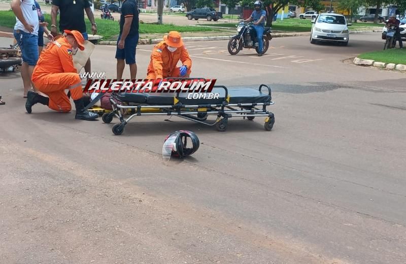 Vídeo - Acidente de trânsito no cruzamento da Tocantins com 25 de Agosto deixou motociclista ferido nesta manhã, em Rolim de Moura Vídeo - Acidente de trânsito no cruzamento da Tocantins com 25 de Agosto deixou motociclista ferido nesta manhã, em Rolim de Moura